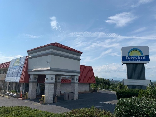 Days Inn by Wyndham Harrisonburg image 3
